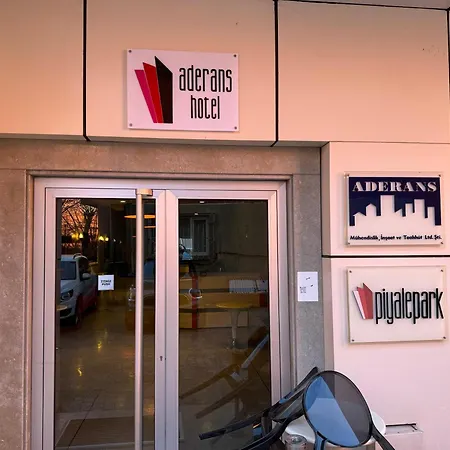 Aderans מלון